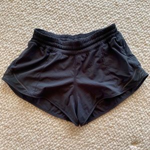 LuluLemon Hotty Hot shorts II 2.5”
